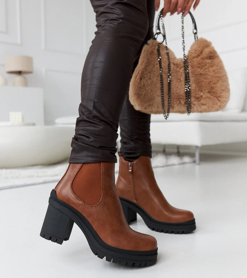 Hnědé kotníčkové botky na nízkém podpatku Layman