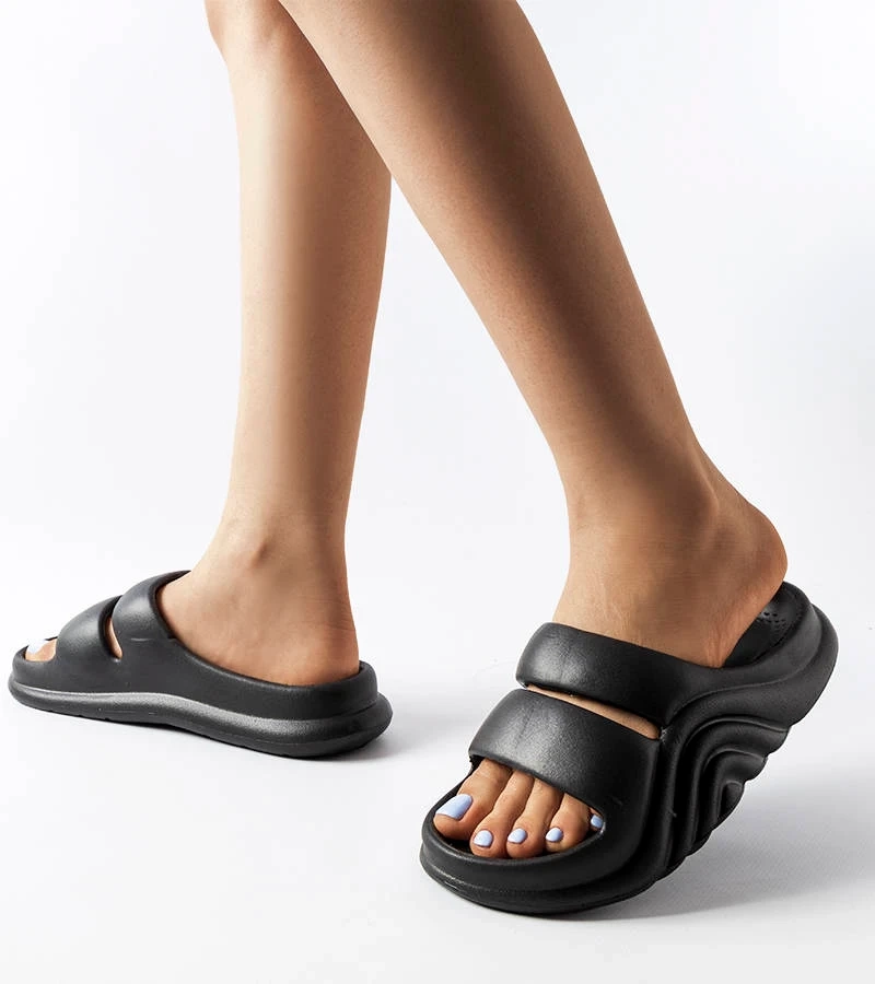 Černé gumové žabky Geneve