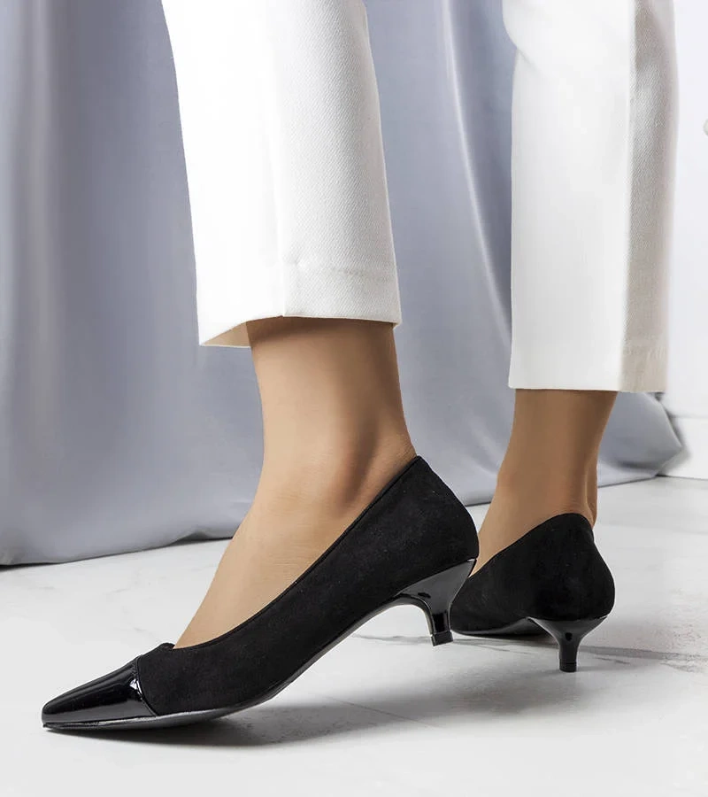 Černé lodičky s lakovaným nosem Duck