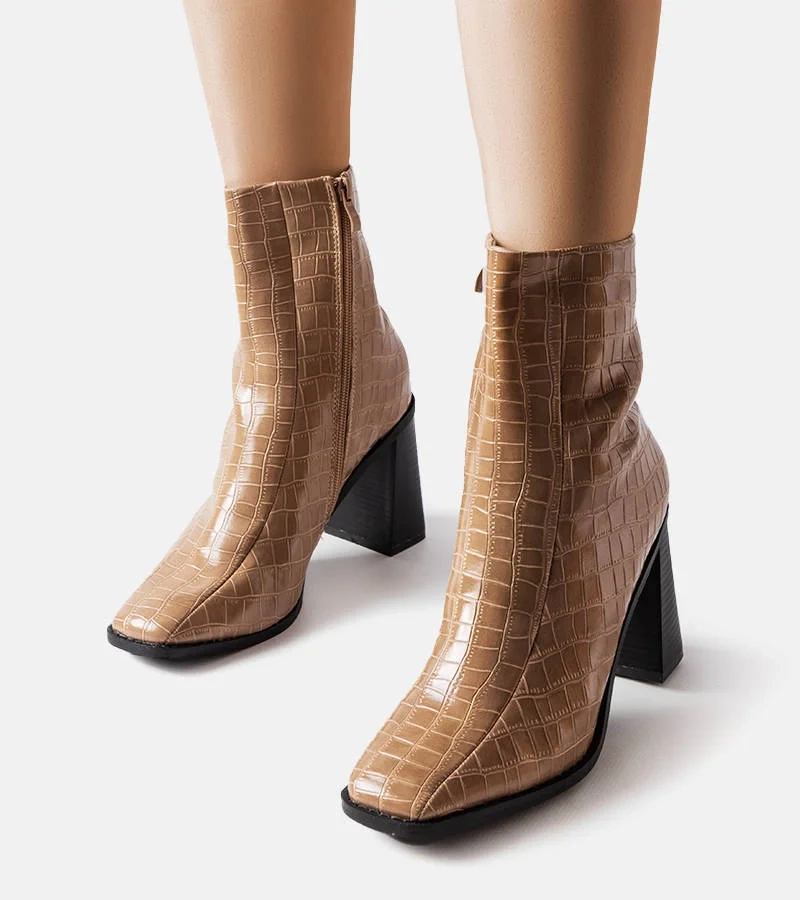 Béžové zateplené boty s krokodýlím vzorem od Belluci