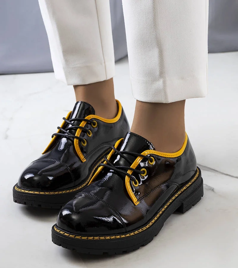 Černo-žlutě lakované polobotky Kuzem