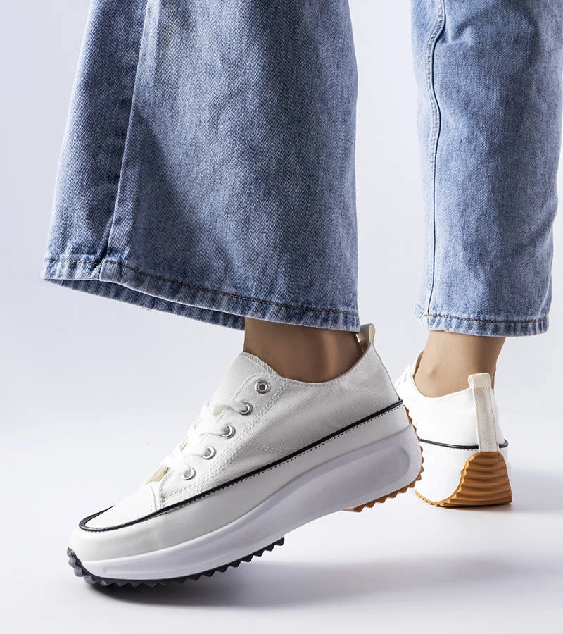 Bílé sportovní tenisky McKeylor na platformě