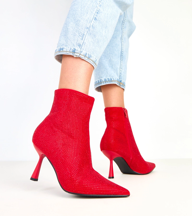 Červené kotníkové boty na jehlovém podpatku zdobené kamínky Alica