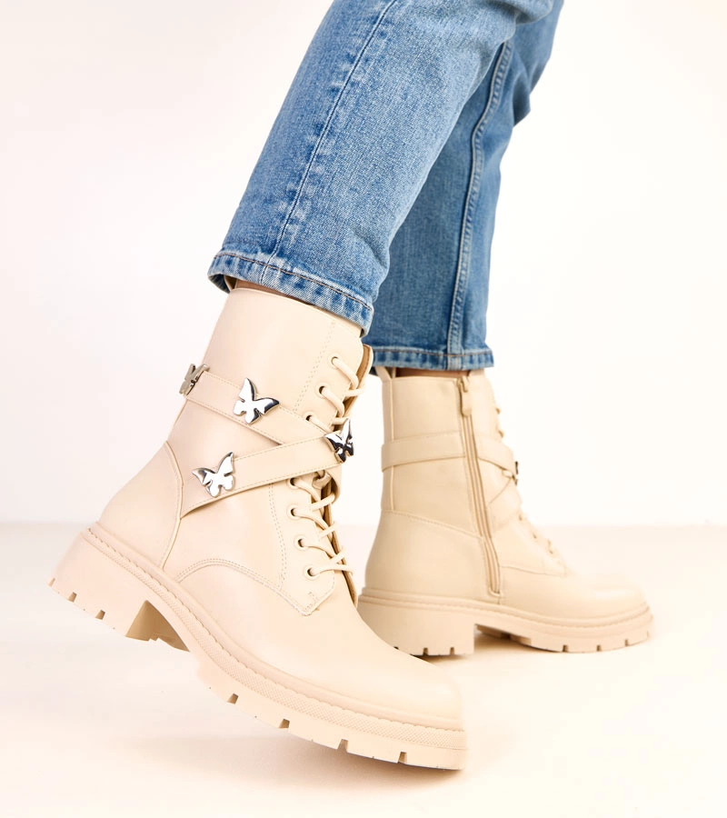 Béžové kotníkové boty zdobené motýlky Justia