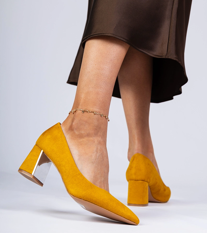 Žluté lodičky na elegantně zdobeném podpatku Karry