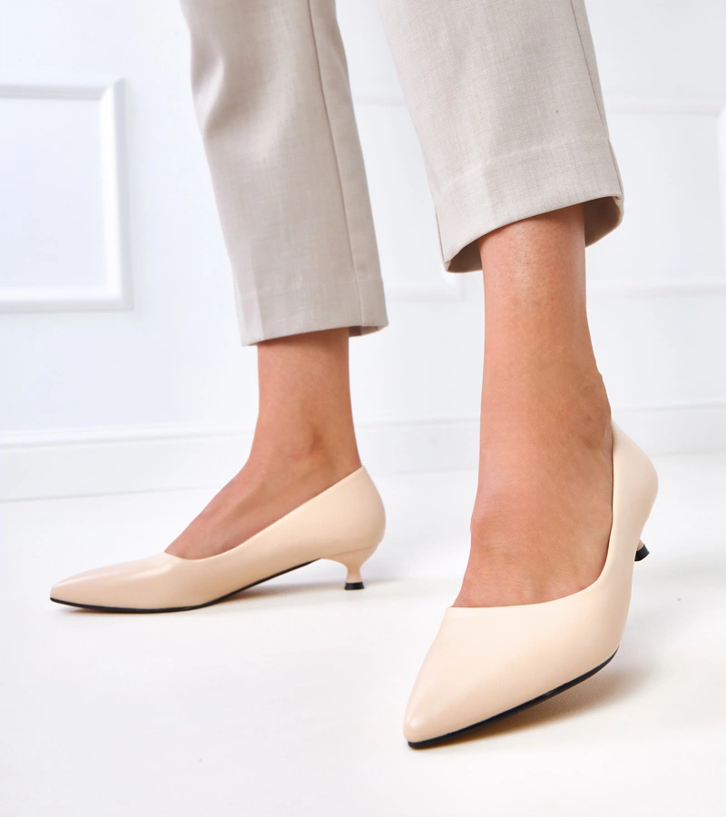 Béžové lodičky na nízkém podpatku Louise