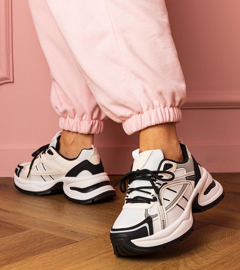 Černobílé sportovní tenisky na masivní podrážce Manora