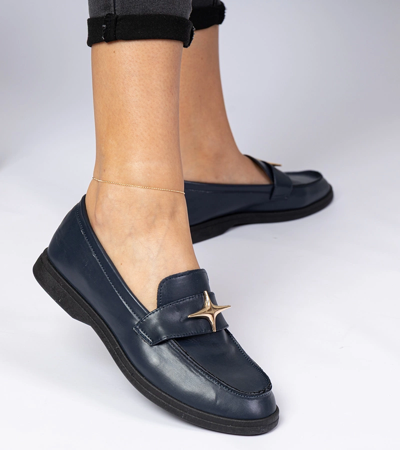 Tmavě modré dámské mokasíny se zlatou ozdobou Senna