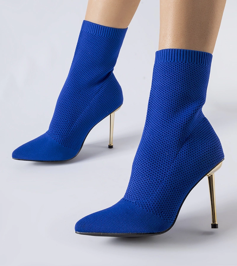 Tłumaczenie na język czeski: Tmavě modré podkolenky s podpatkem Vincoli.