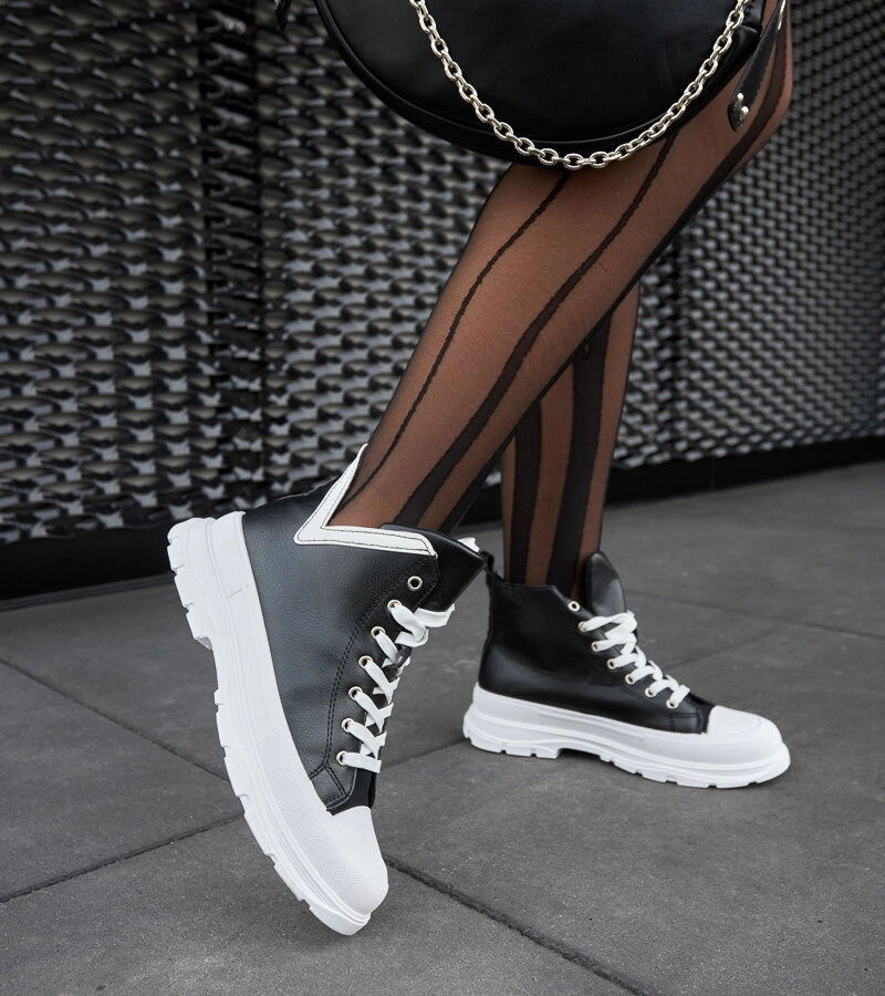 Černé tenisky na vysoké platformě Jose