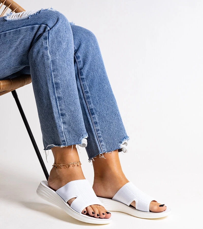 Bílé pantofle na platformě Linah