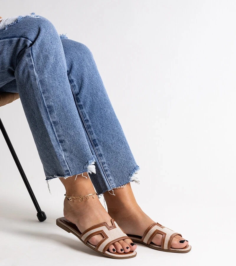 Hnědé klasické pantofle Baya