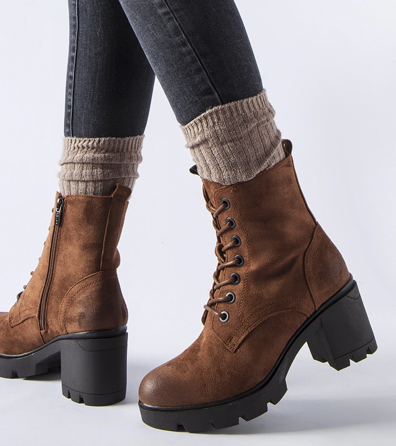 Hnědé semišové kotníčkové boty na podpatku Romilda