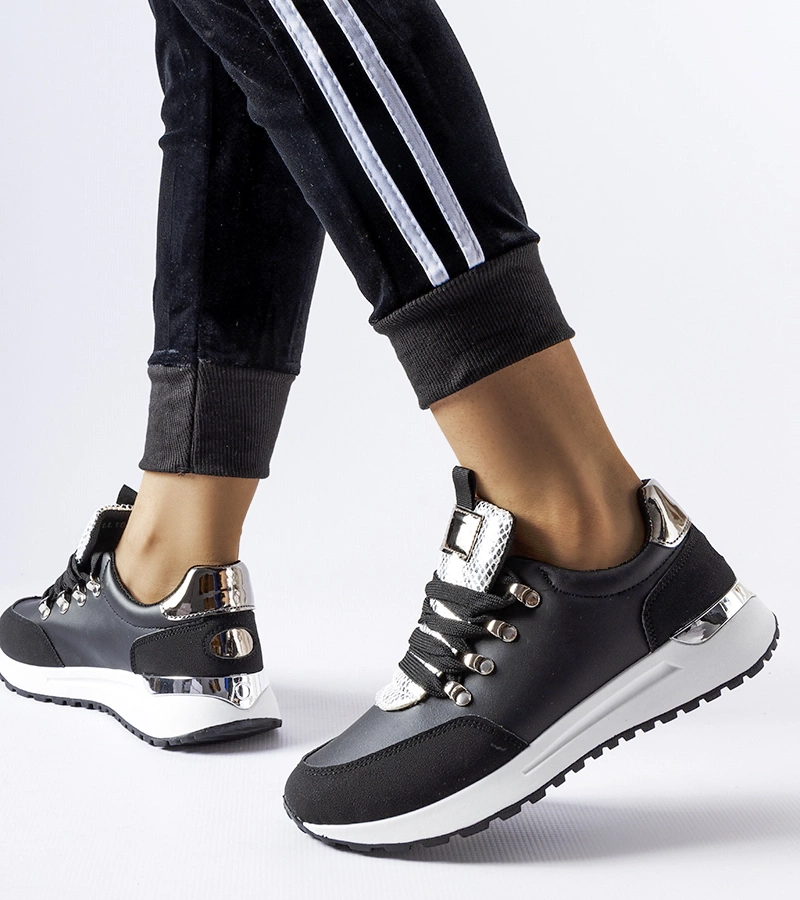 Černé tenisky s stříbrnou výzdobou Frum