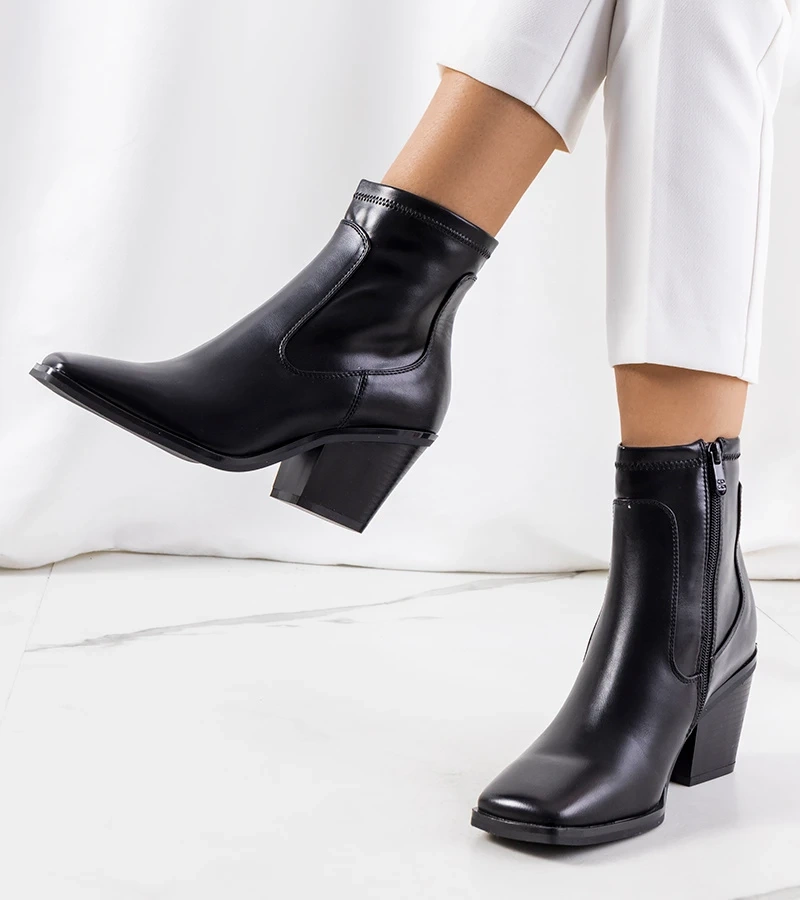 Černé boty podpatky Panucci