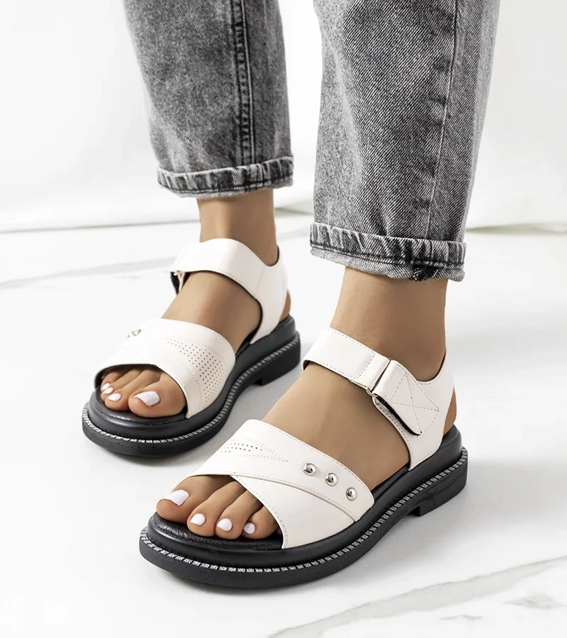 Bílé sandály Smidla