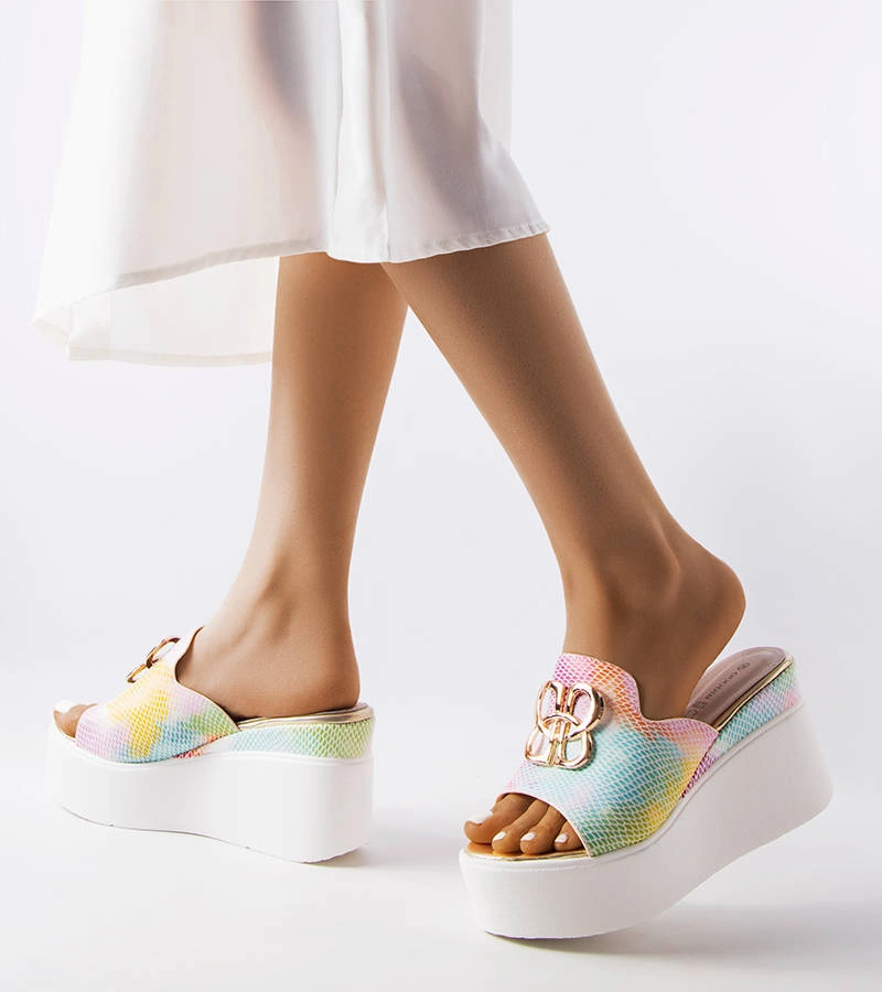 Duhové žabky na platformách Havanna