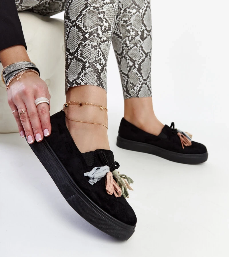 Černé polobotky s barevnými střapci od Adaldrida