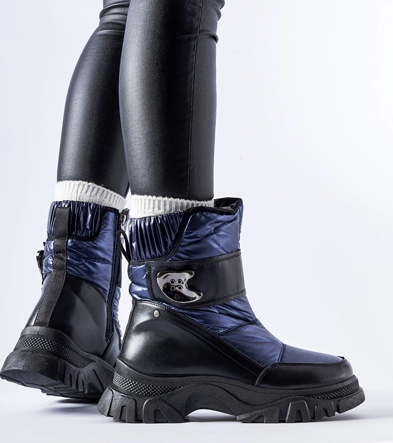 Temně modré sněžné boty s masivní podrážkou Carta