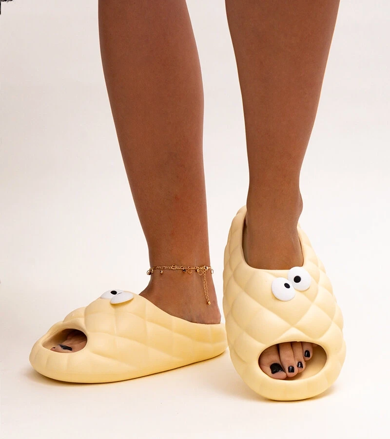 Bežové pěnové pantofle s očima Gorgese