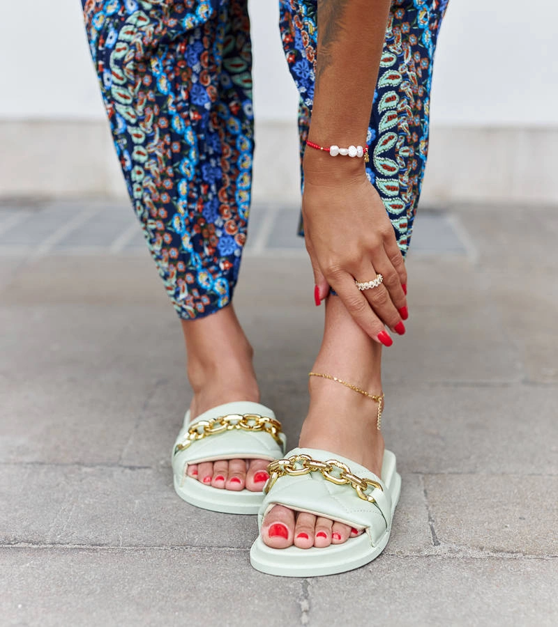 Zelené žabky zdobené řetězem Borgo