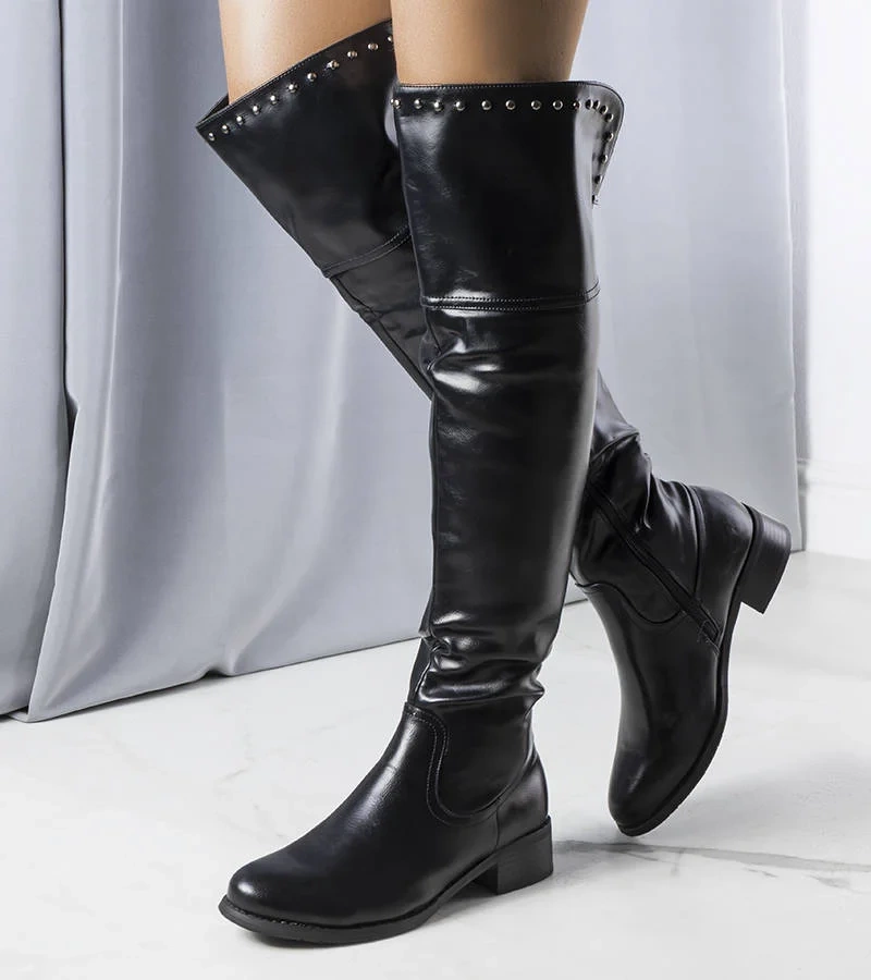 Černé zateplené boty na plochém podpatku od společnosti Onyx