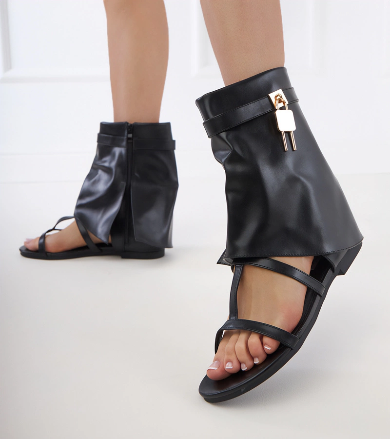 Černé ploché sandály s holínkou Serida