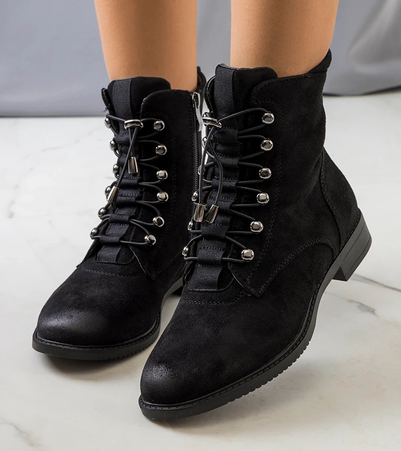 Černá boty s ozdobnou vazbou Vesale