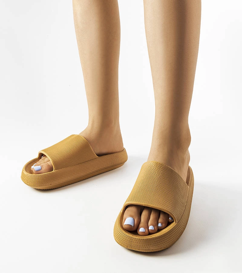 Hnědé gumové žabky Porto