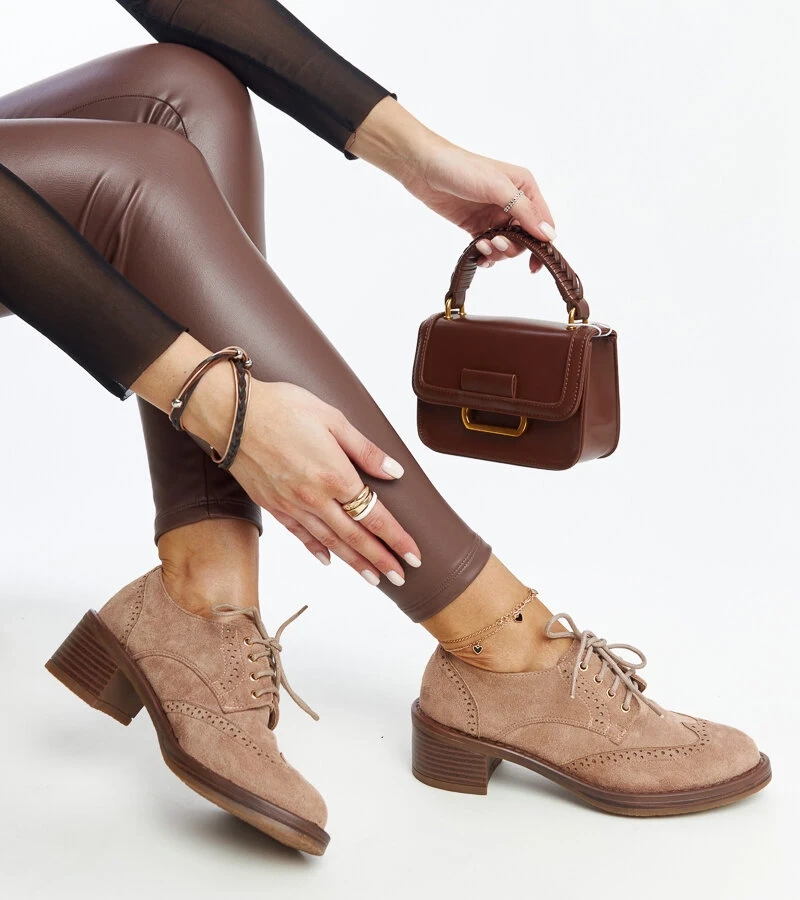 Hnědé semišové polobotky na podpatku Tigard