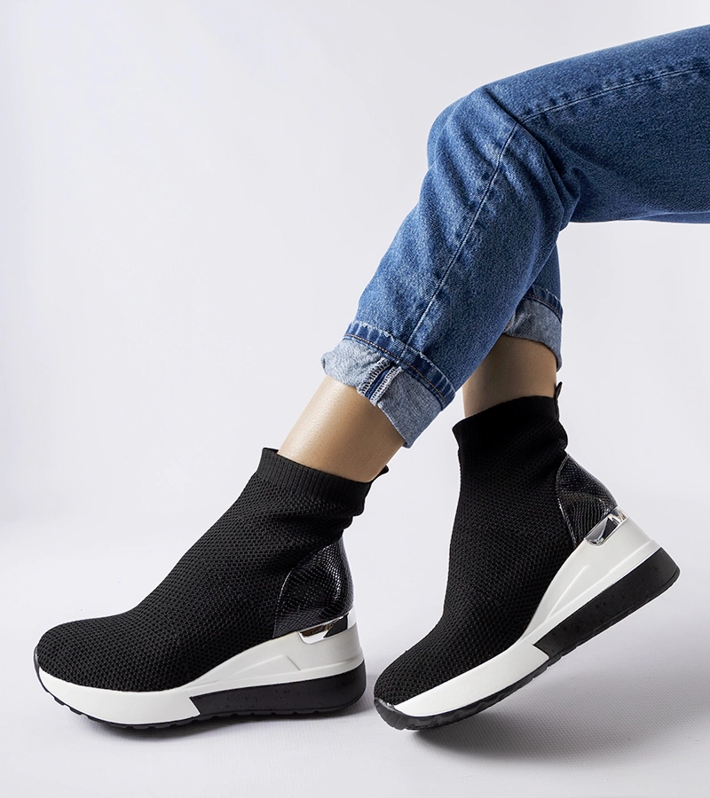 Černé látkové tenisky na platformě Casgio