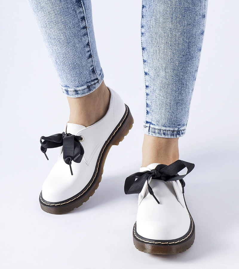 Bílé polobotky s ozdobnou mašličkou Rodriguez.