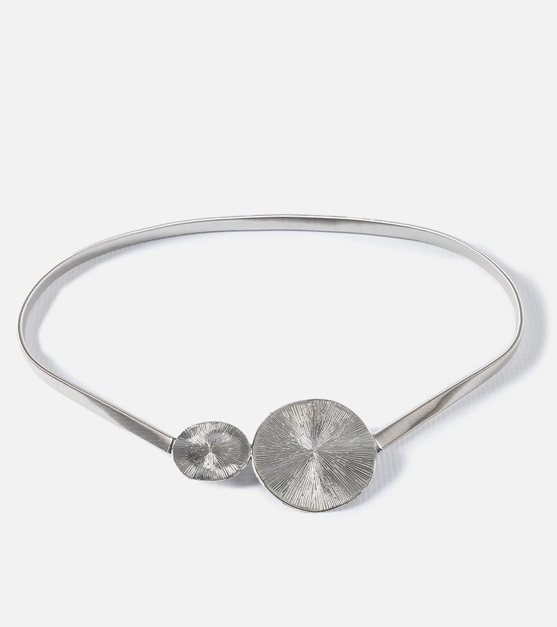 Stříbrný pásek zdobený sponou Uriele