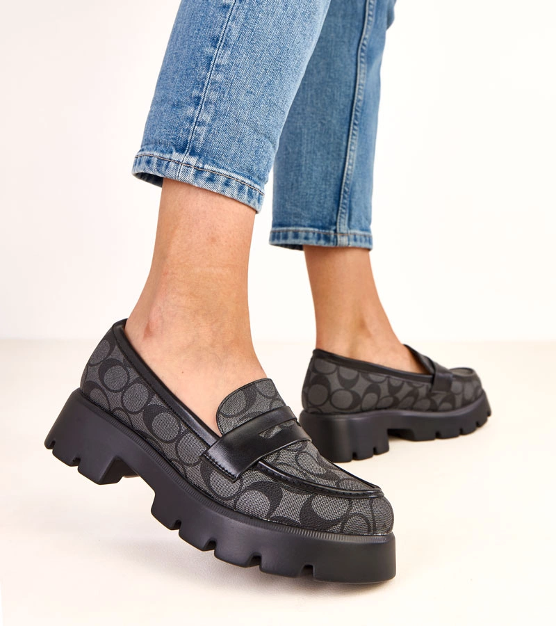 Černé mokasíny s geometrickými vzory Redira