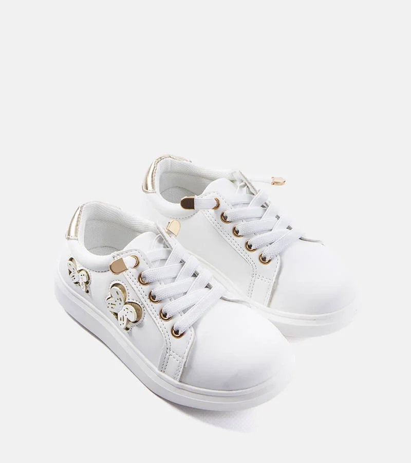 Bílé tenisky zdobené motýly značky Senapus