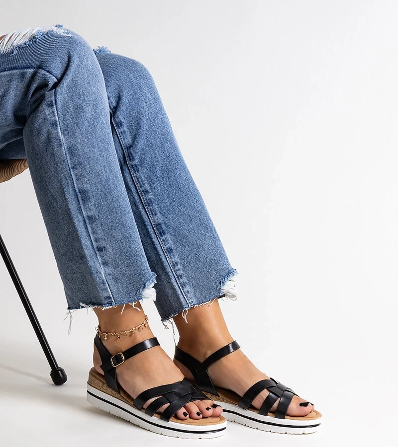 Černé sandály na nízkém podpatku Hikma