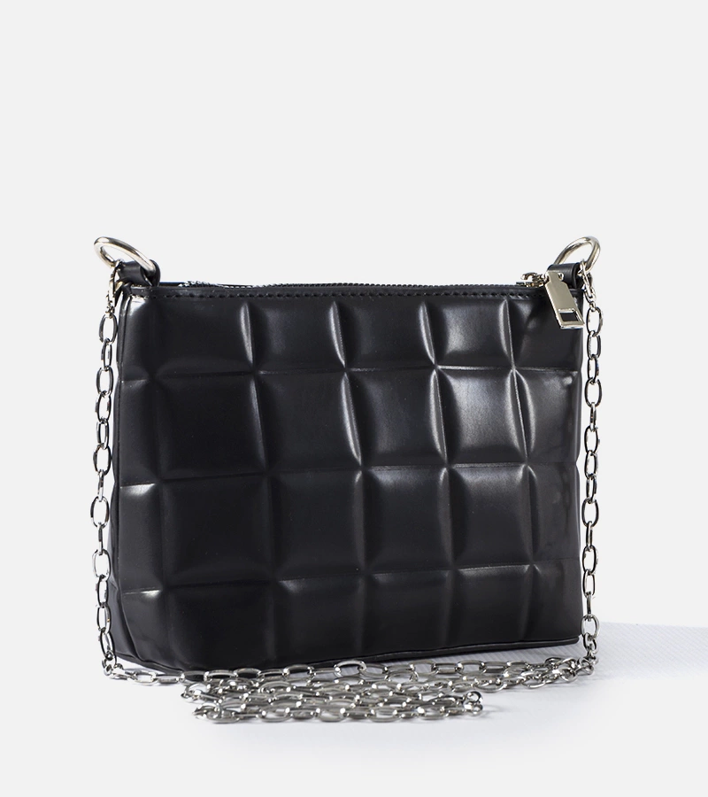 Černá prošívaná kabelka s řetízkem Laas