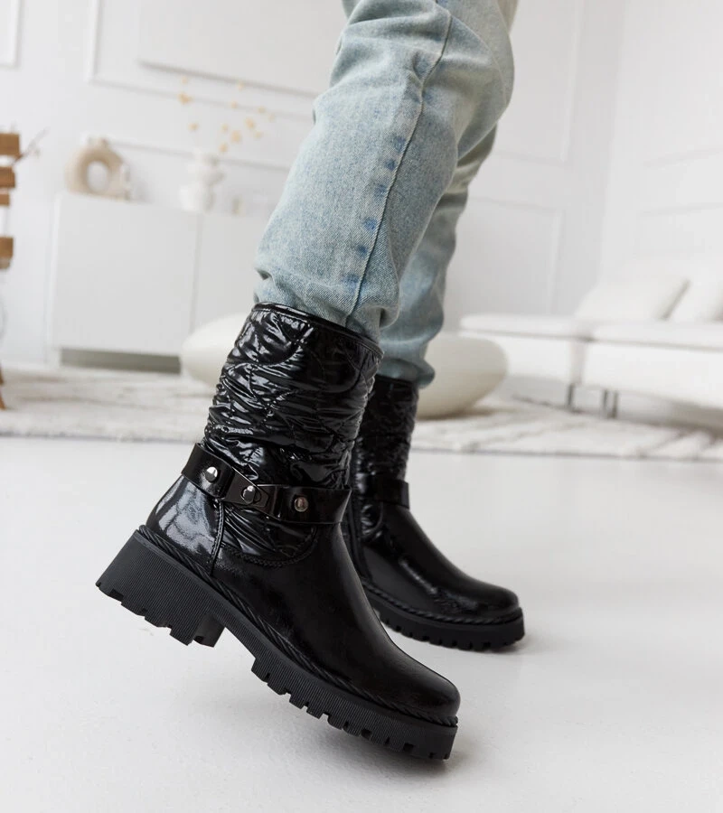 Černé lakované boty s ozdobným páskem Lido