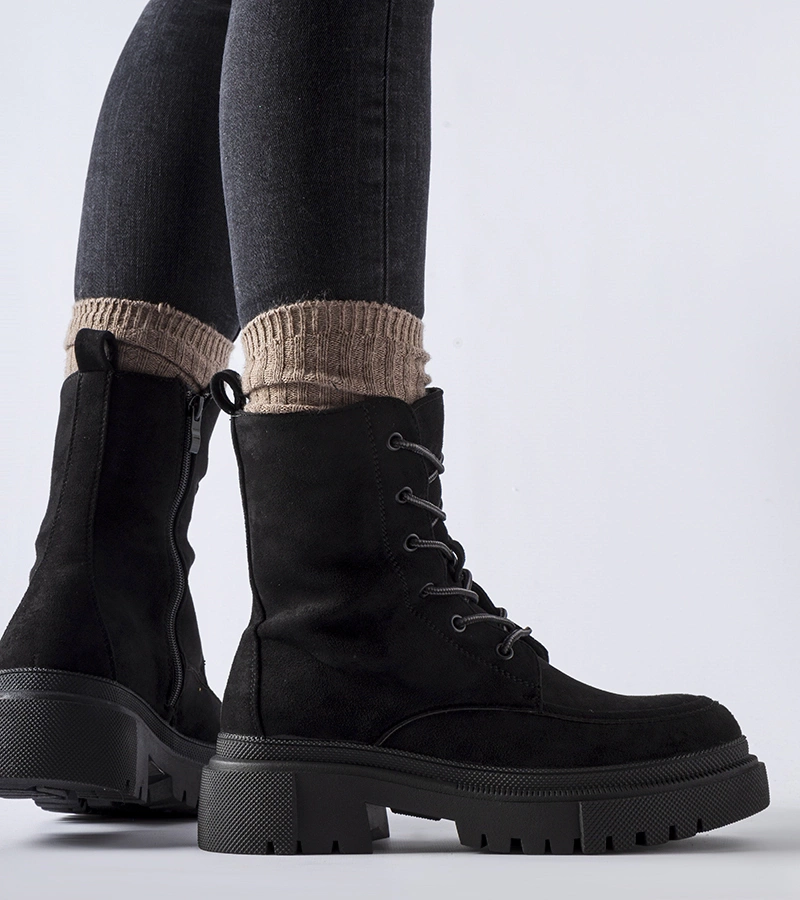 Černé trapery na masivní podrážce Riel