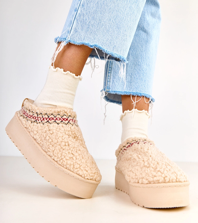 Béžové nízké sněhule na platformě Royana