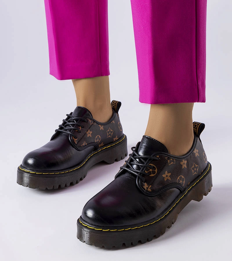 Černý žalud s hnědými vložkami Eugenia