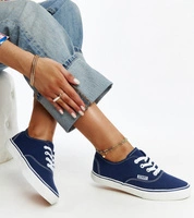 Námořnická modrá