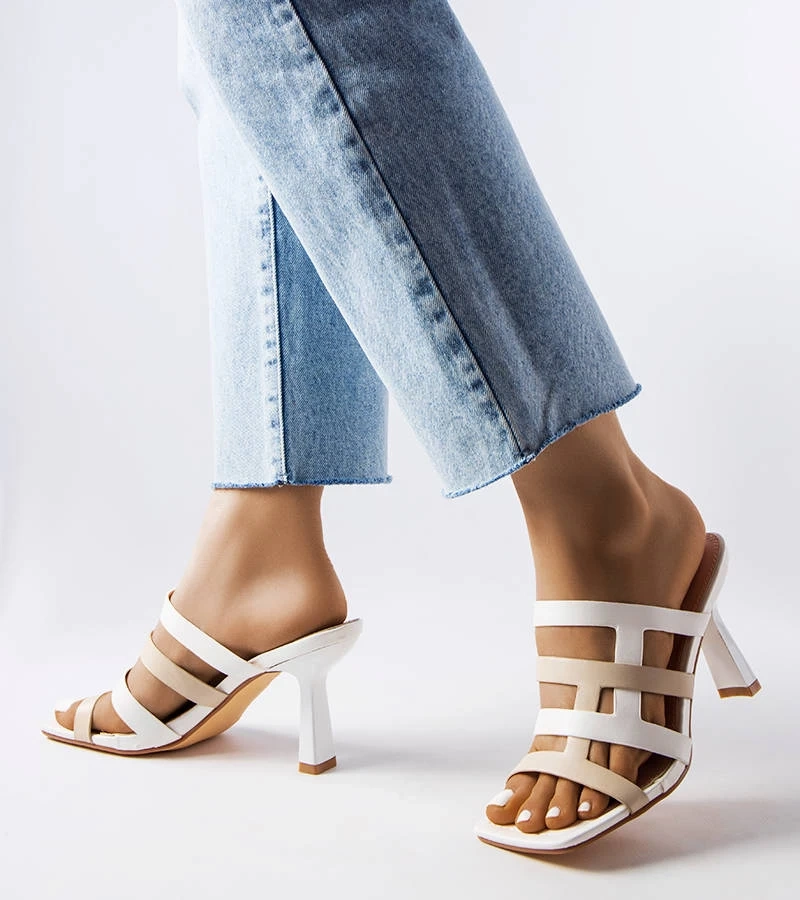 Bílé žabky na jehlovém podpatku