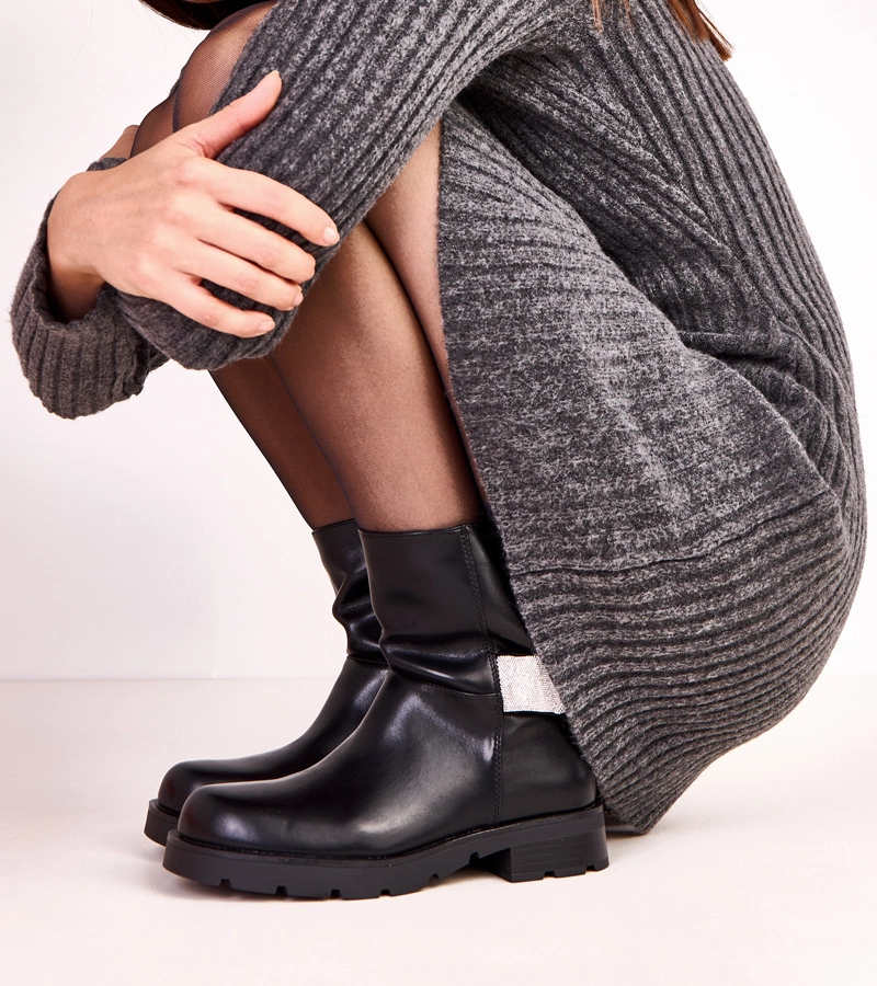 Dámské černé kotníkové boty s ozdobou z kamínků Elisana