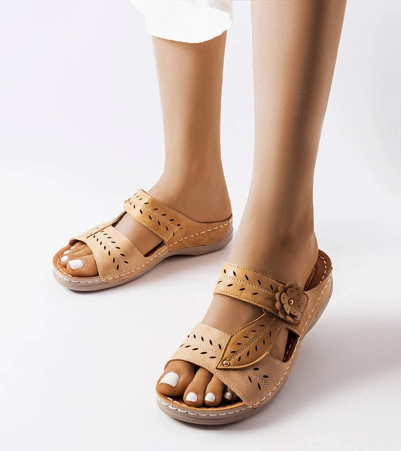 Béžové žabky na nízkém podpatku Jolanta