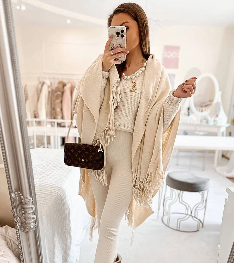 Tmavě modrý přehoz s třásněmi Noah