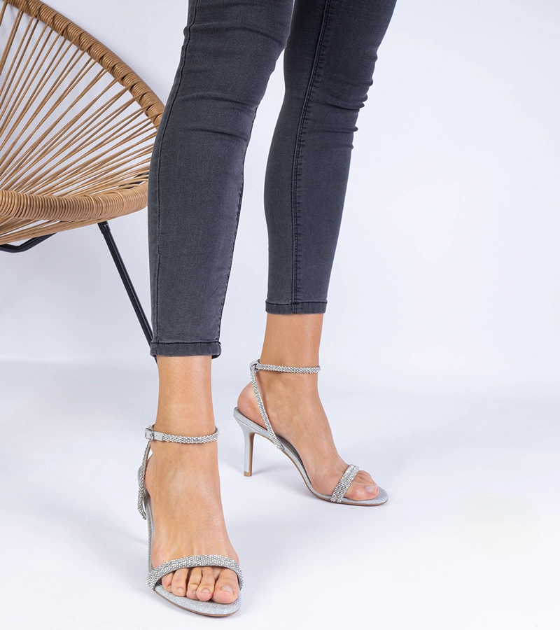 Stříbrné elegantní sandály na jehlovém podpatku zdobené kamínky Paleriz