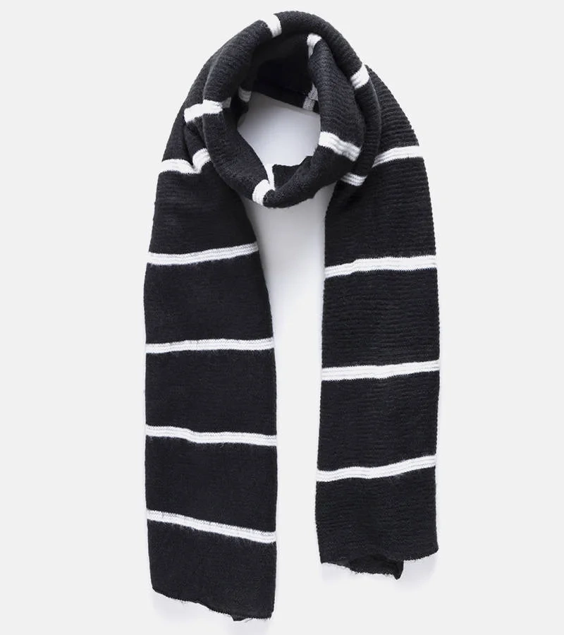 Černý šátek s bílými pruhy Kari