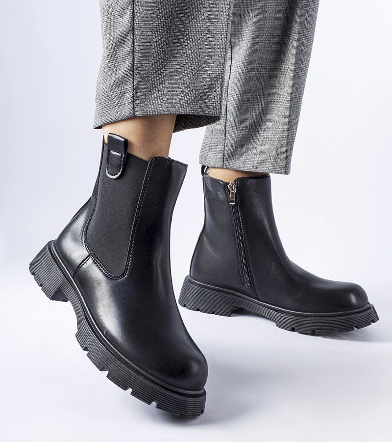 Černé klasické botky Giacinta