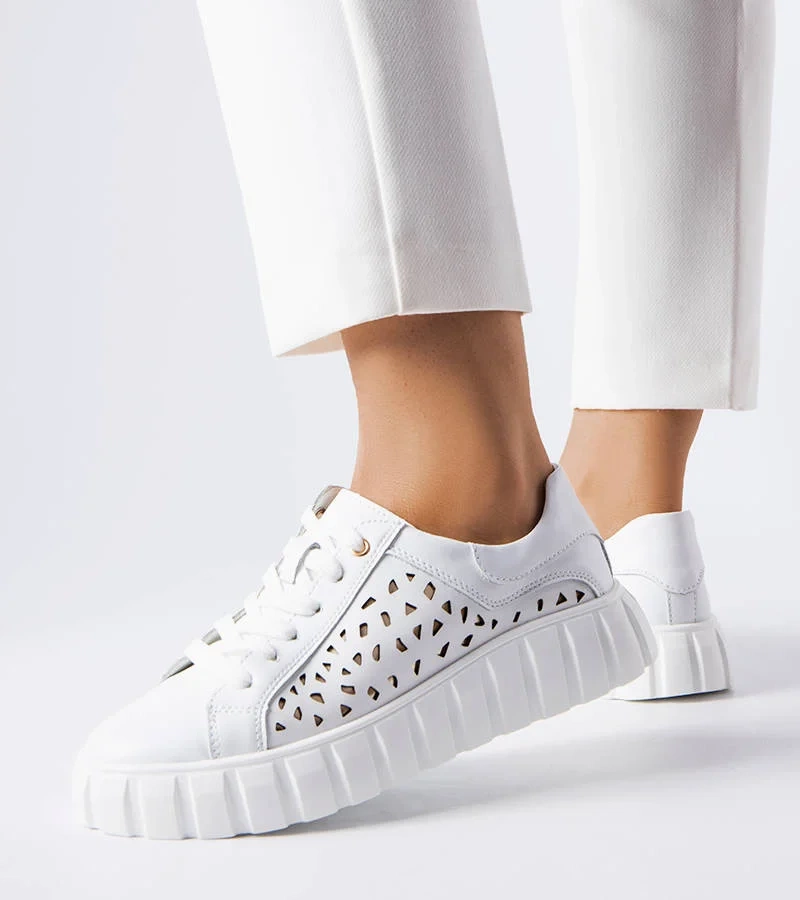 Bílé tenisky s vložkami Patch